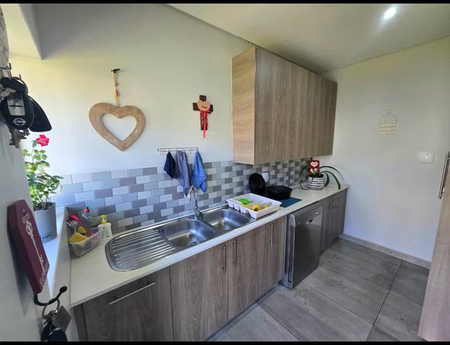 5 BEDROOM HOUSE FOR SALE IN THREE RIVERS